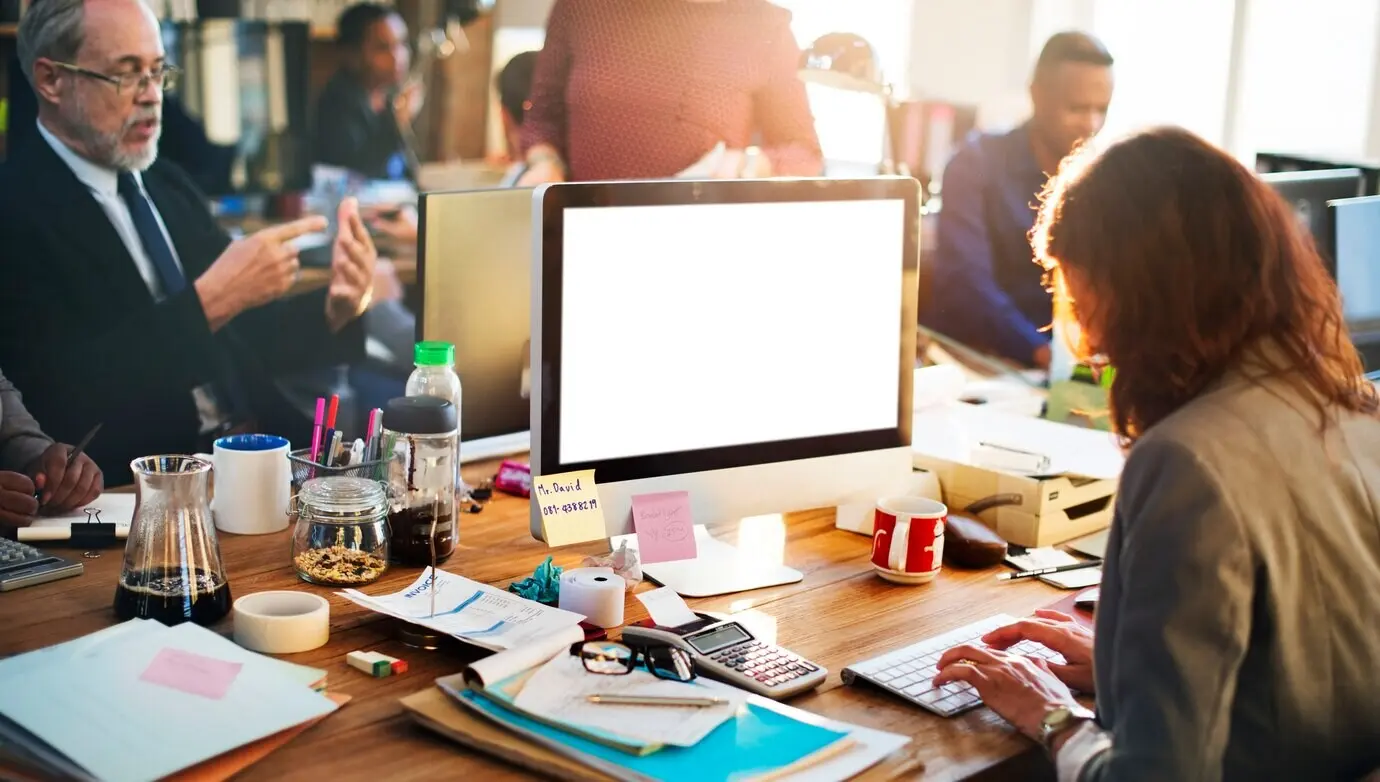 Konzept eines Mockups mit leerem Bildschirm und Platz für Text